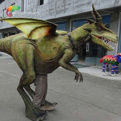 선프로어브 아니마트로닉 공룡은 특정 개인 앞 특화에게 의상을 입힙니다
