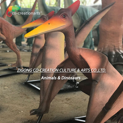 생동감 넘치는 유리 섬유성 반딧불이 동상: 활발하게 날아가 있는 날개와 함께 생동감 넘치는 쥬라기 시대 테마 장식